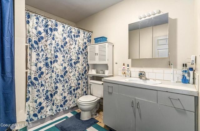3024 N Hogan St, Spokane, WA 99207