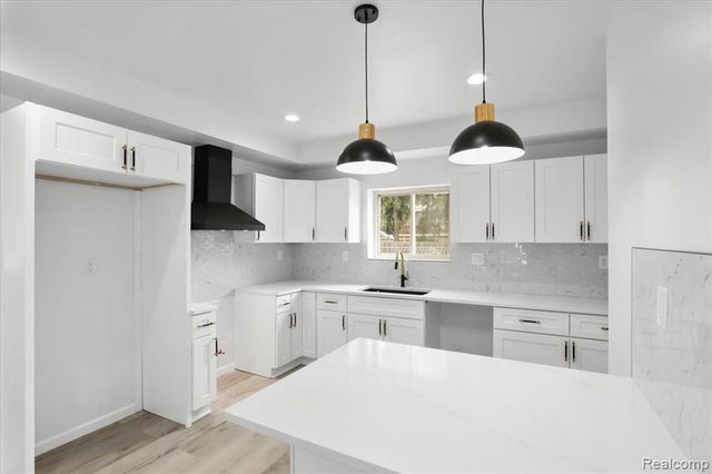 2440 Taylor Street, Detroit, MI 48206