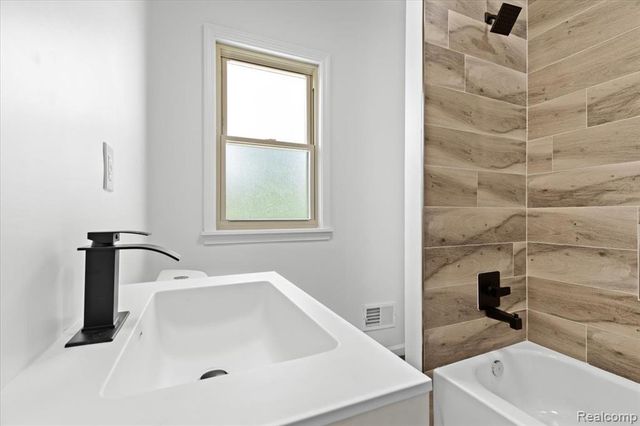 2440 Taylor Street, Detroit, MI 48206