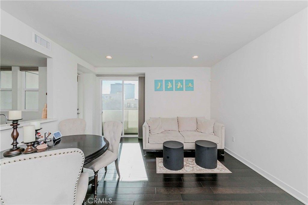 Image 11 of property listing at 436 S Virgil Avenue 403, Los Angeles, CA 90020