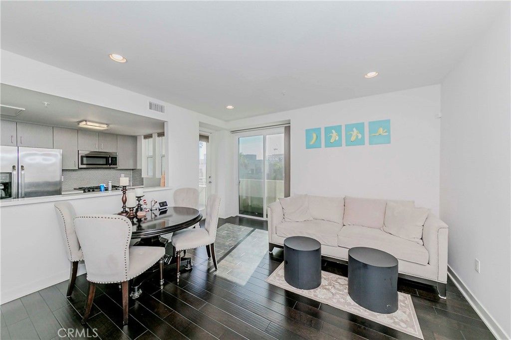 Image 12 of property listing at 436 S Virgil Avenue 403, Los Angeles, CA 90020