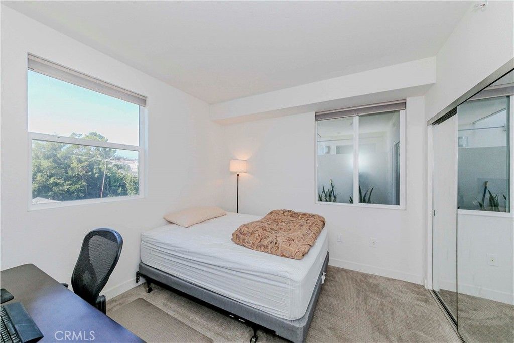 Image 16 of property listing at 436 S Virgil Avenue 403, Los Angeles, CA 90020