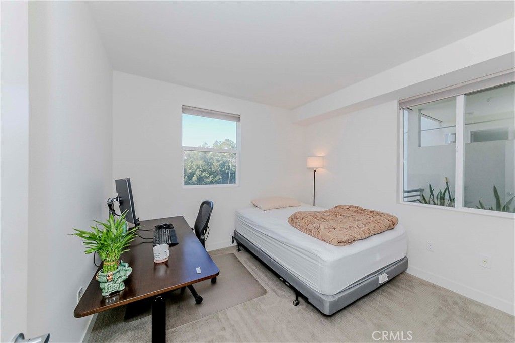 Image 17 of property listing at 436 S Virgil Avenue 403, Los Angeles, CA 90020