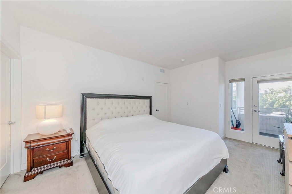 Image 20 of property listing at 436 S Virgil Avenue 403, Los Angeles, CA 90020