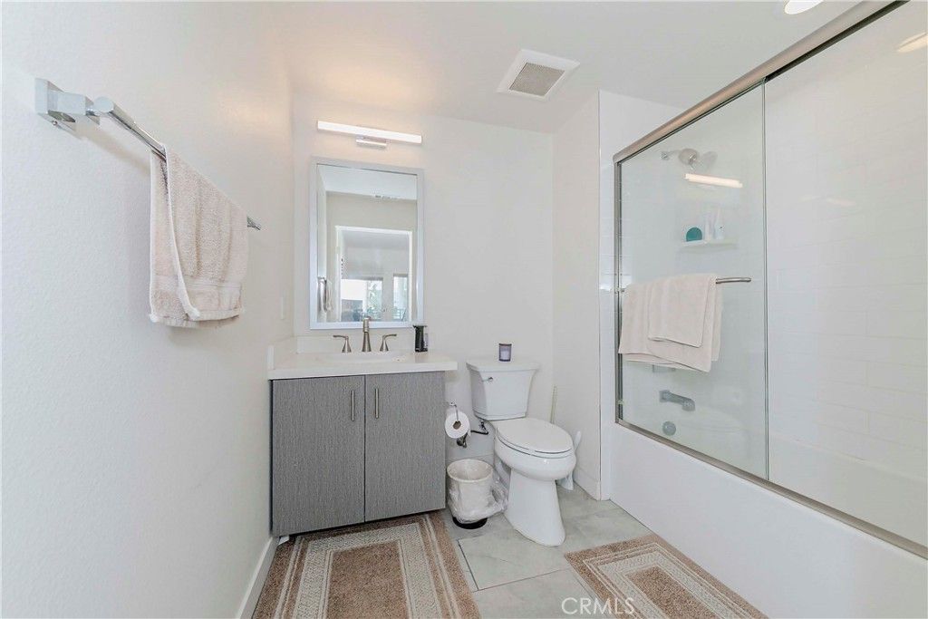 Image 21 of property listing at 436 S Virgil Avenue 403, Los Angeles, CA 90020