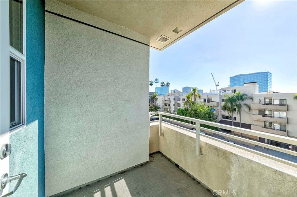 Image 27 of property listing at 436 S Virgil Avenue 403, Los Angeles, CA 90020