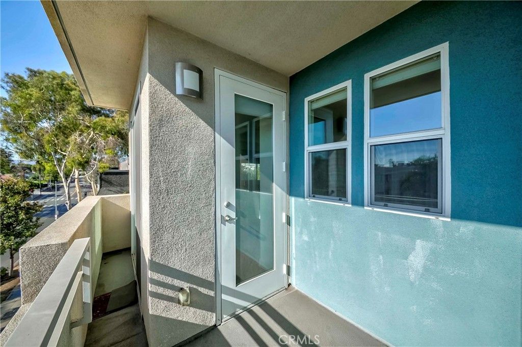 Image 28 of property listing at 436 S Virgil Avenue 403, Los Angeles, CA 90020