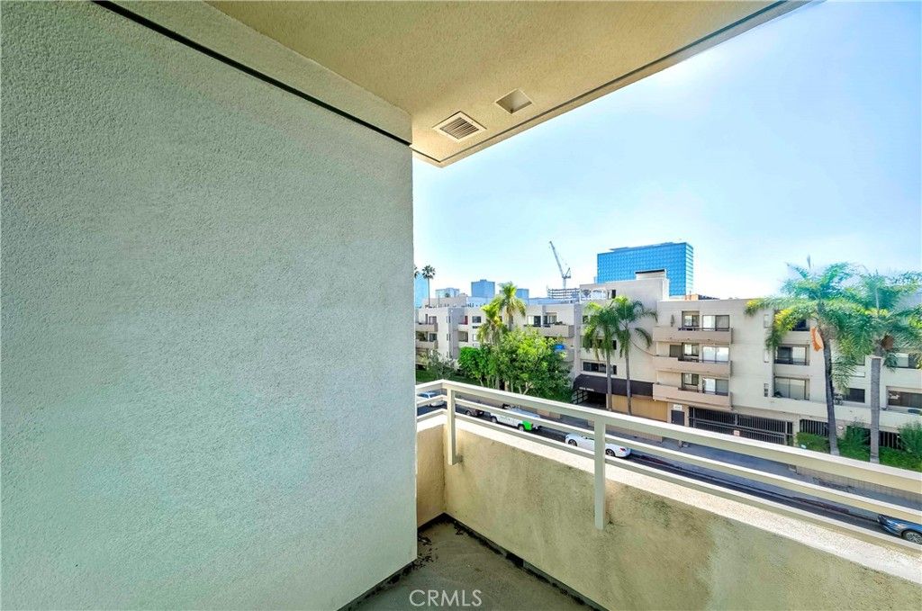 Image 29 of property listing at 436 S Virgil Avenue 403, Los Angeles, CA 90020