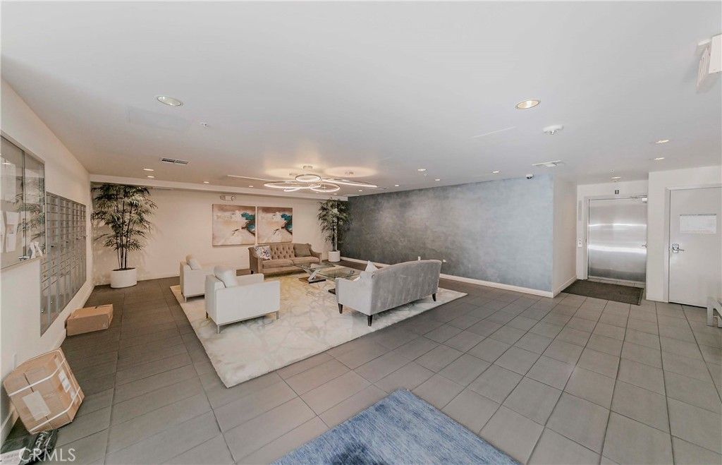 Image 32 of property listing at 436 S Virgil Avenue 403, Los Angeles, CA 90020