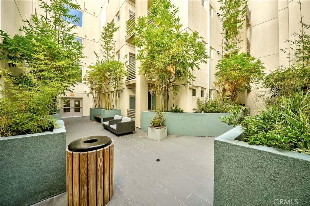 Image 34 of property listing at 436 S Virgil Avenue 403, Los Angeles, CA 90020