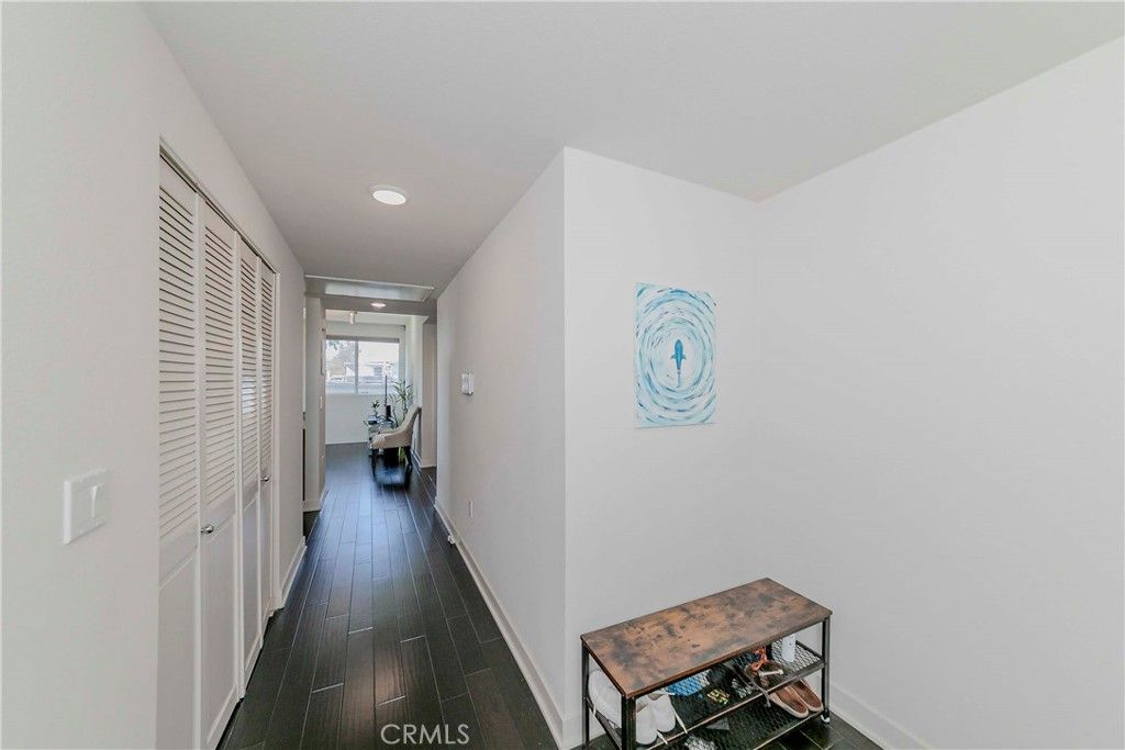 Image 4 of property listing at 436 S Virgil Avenue 403, Los Angeles, CA 90020