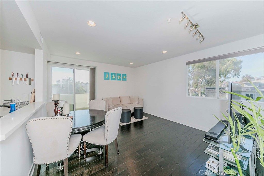 Image 9 of property listing at 436 S Virgil Avenue 403, Los Angeles, CA 90020