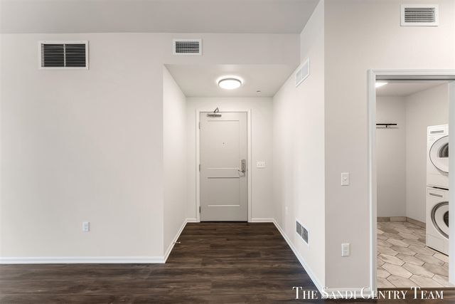 110 W Savidge Street 203, Spring Lake, MI 49456