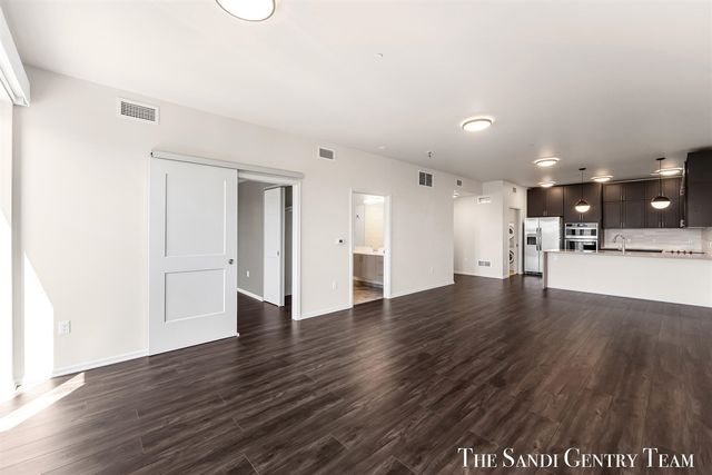 110 W Savidge Street 203, Spring Lake, MI 49456