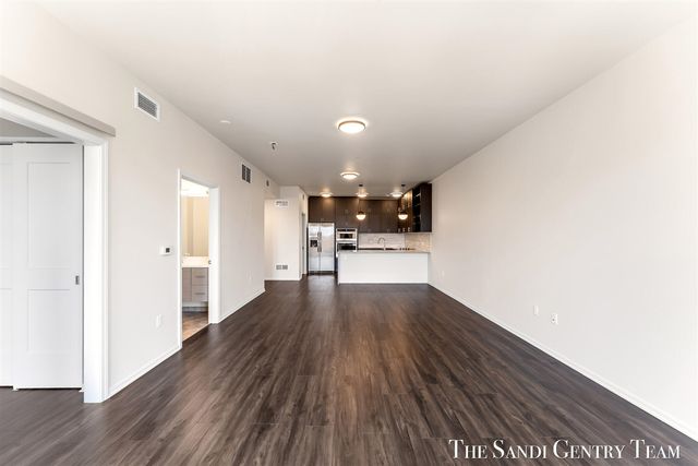 110 W Savidge Street 203, Spring Lake, MI 49456