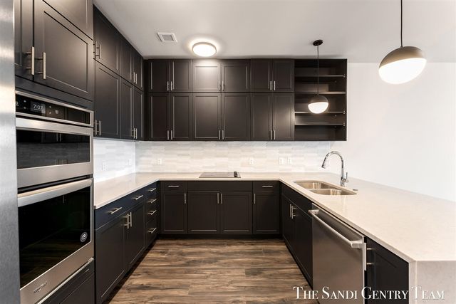 110 W Savidge Street 203, Spring Lake, MI 49456