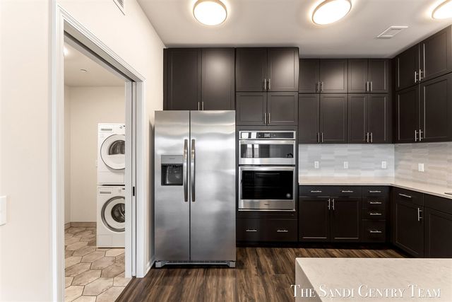 110 W Savidge Street 203, Spring Lake, MI 49456