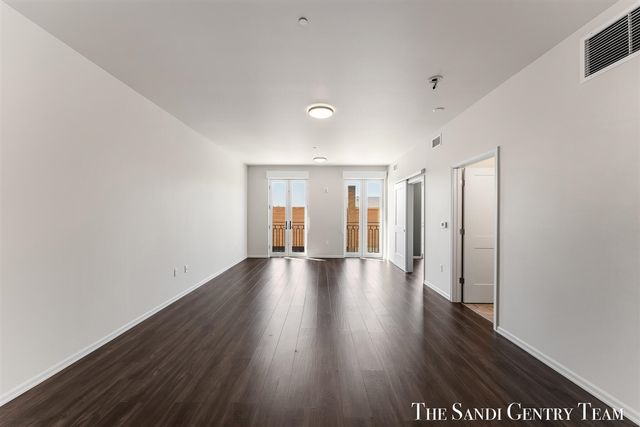 110 W Savidge Street 203, Spring Lake, MI 49456