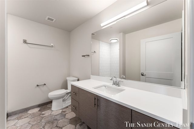 110 W Savidge Street 203, Spring Lake, MI 49456