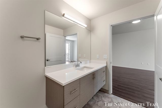 110 W Savidge Street 203, Spring Lake, MI 49456