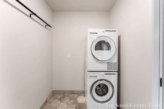 110 W Savidge Street 203, Spring Lake, MI 49456