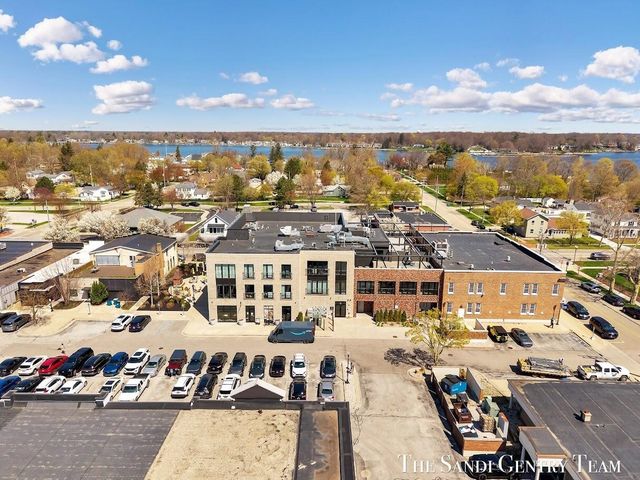 110 W Savidge Street 203, Spring Lake, MI 49456