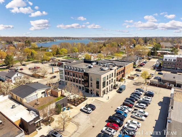 110 W Savidge Street 203, Spring Lake, MI 49456