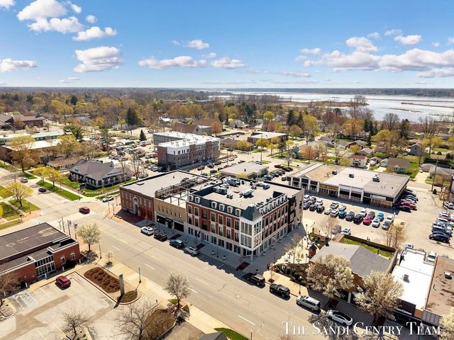 110 W Savidge Street 203, Spring Lake, MI 49456