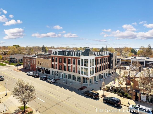 110 W Savidge Street 203, Spring Lake, MI 49456