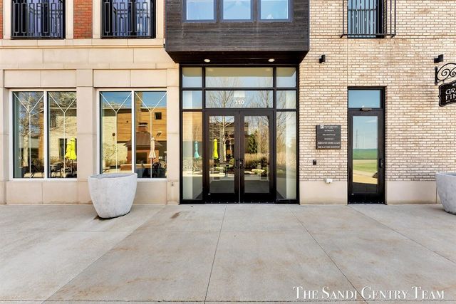 110 W Savidge Street 203, Spring Lake, MI 49456