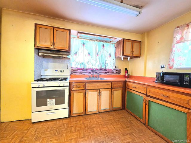 9439 134th Avenue, Ozone Park, NY 11417
