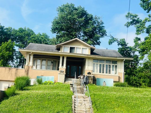 775 Clinton Springs Avenue, Cincinnati, OH 45229