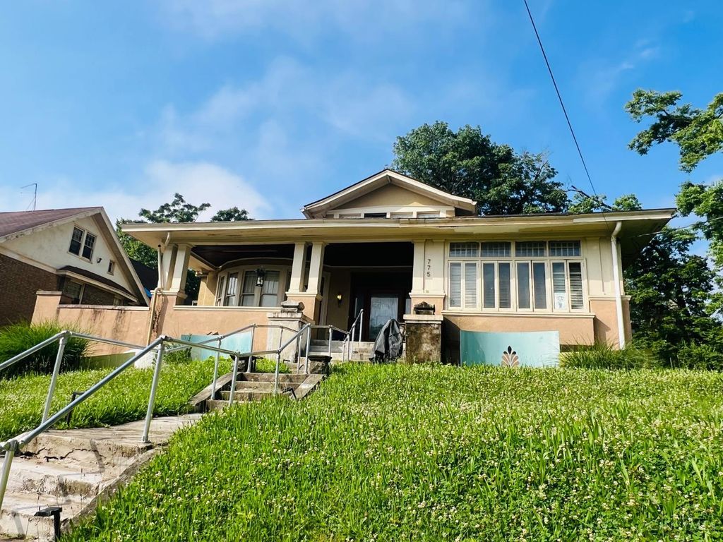 775 Clinton Springs Avenue, Cincinnati, OH 45229