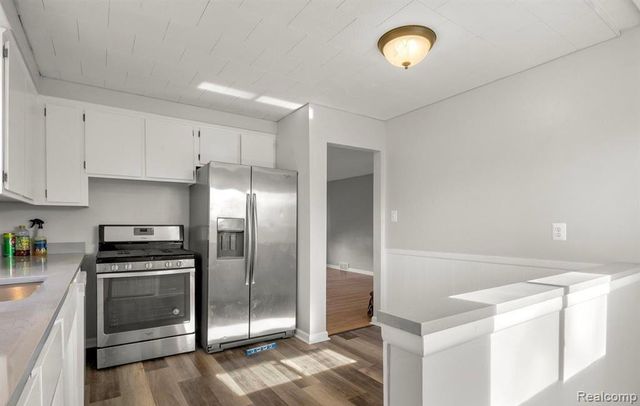 27007 Joy Road, Dearborn Heights, MI 48127