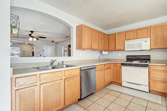 7924 Tiffany Road SW, Albuquerque, NM 87121