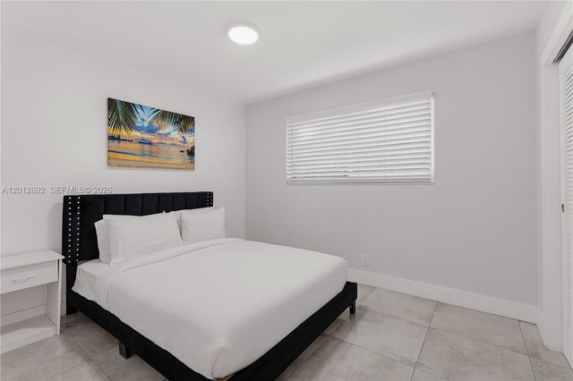 632 S Crescent Dr, Hollywood, FL 33021