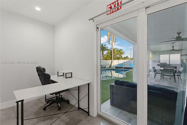 632 S Crescent Dr, Hollywood, FL 33021