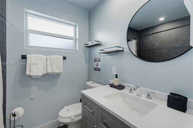 632 S Crescent Dr, Hollywood, FL 33021