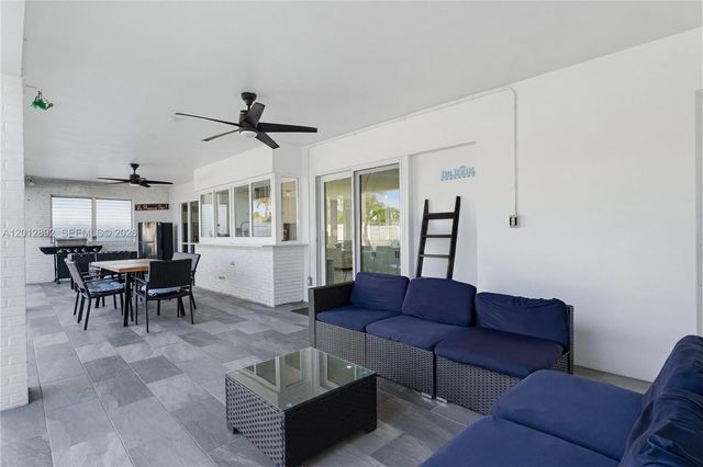 632 S Crescent Dr, Hollywood, FL 33021