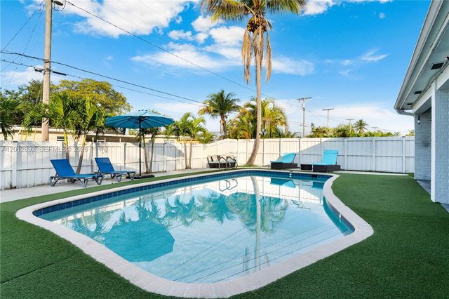 632 S Crescent Dr, Hollywood, FL 33021