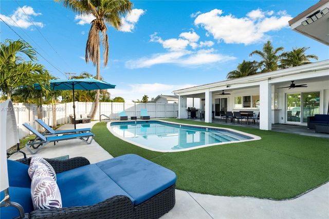 632 S Crescent Dr, Hollywood, FL 33021