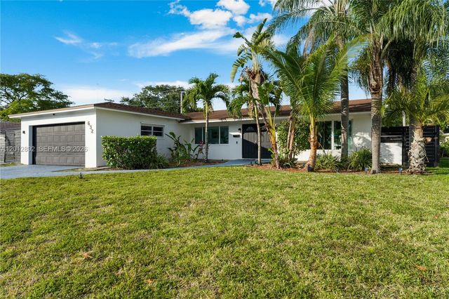 632 S Crescent Dr, Hollywood, FL 33021