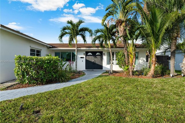 632 S Crescent Dr, Hollywood, FL 33021