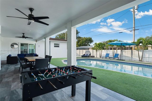 632 S Crescent Dr, Hollywood, FL 33021