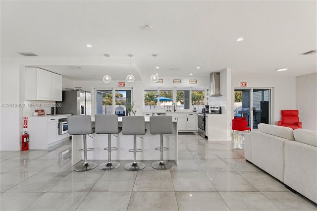 632 S Crescent Dr, Hollywood, FL 33021