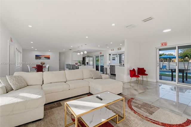632 S Crescent Dr, Hollywood, FL 33021