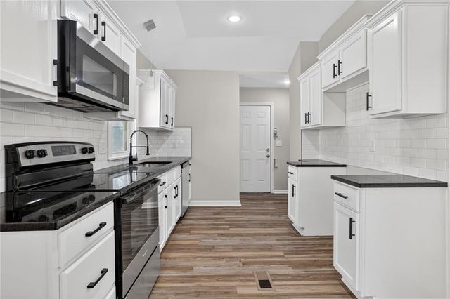 5631 Euclid Avenue, Kansas City, MO 64130