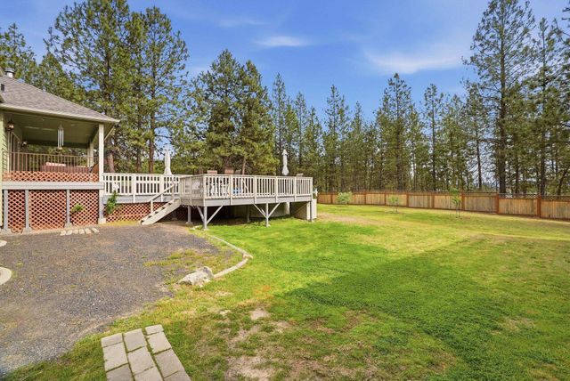 5865 Little Sandy Loop, Nine Mile Falls, WA 99026