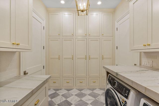 2495 E SUPERSTITION Drive, Gilbert, AZ 85297