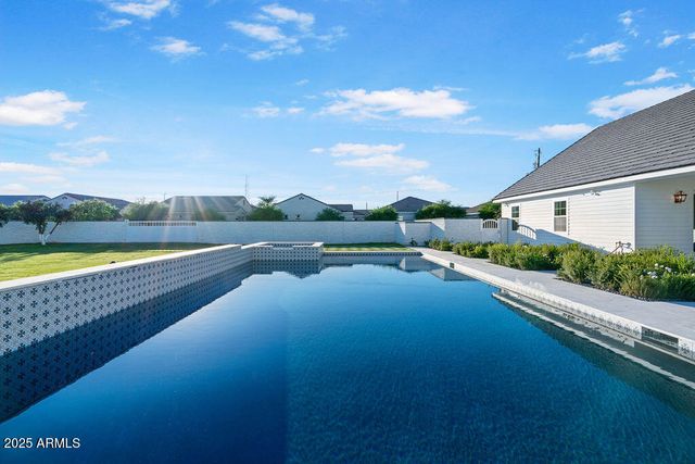 2495 E SUPERSTITION Drive, Gilbert, AZ 85297